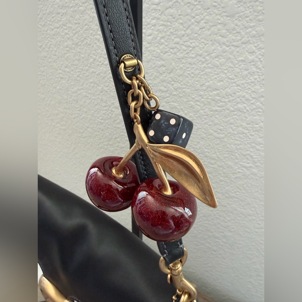 SOLD 🛍️ Coach Soft Tabby Shoulder Bag 26 - with Charms - Picture 4 of 6